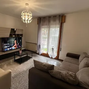  Appartamento Al Piano Terra Vicino All’aeroporto. Italia